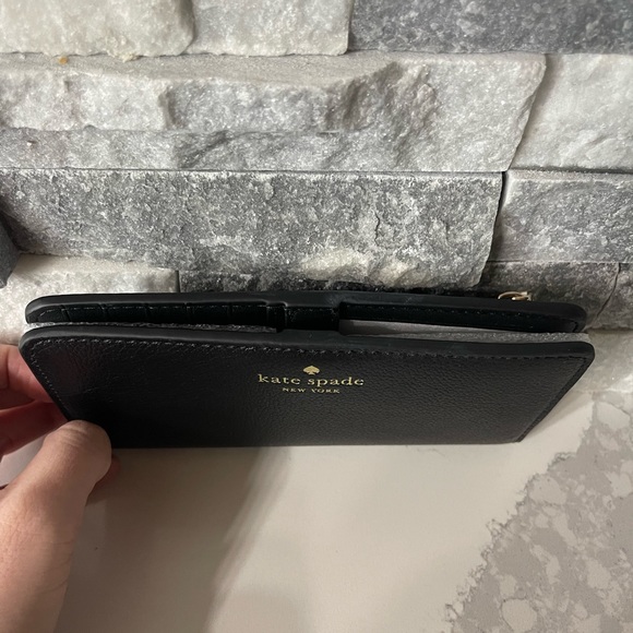 Kate spade ♠️ wallet black bailey flaw is on back of wallet new with tags - Picture 13 of 13